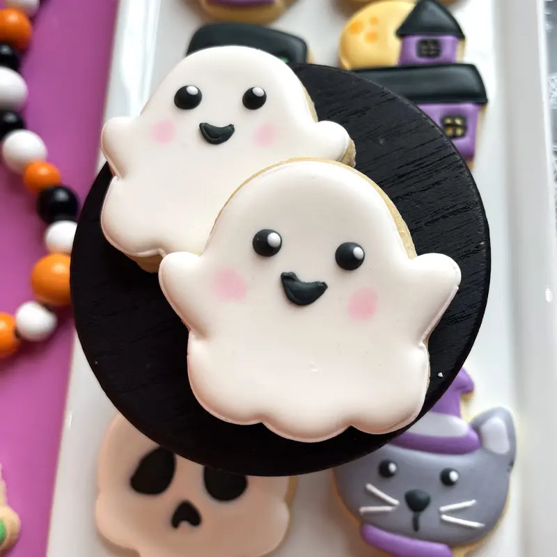 Adorable Mini Ghost-Shaped Cookie Cutter 1