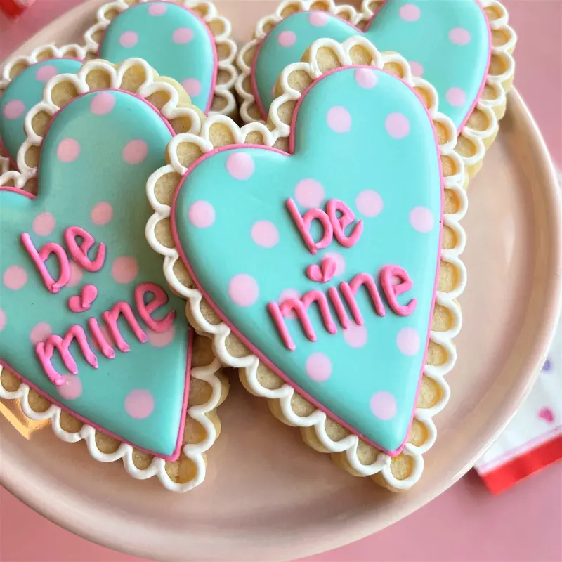 Asymmetrical Lace Heart Cookie Cutter 1