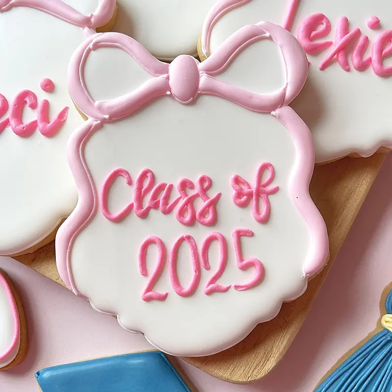 Bow-Embellished Plaque Cookie Cutter 1