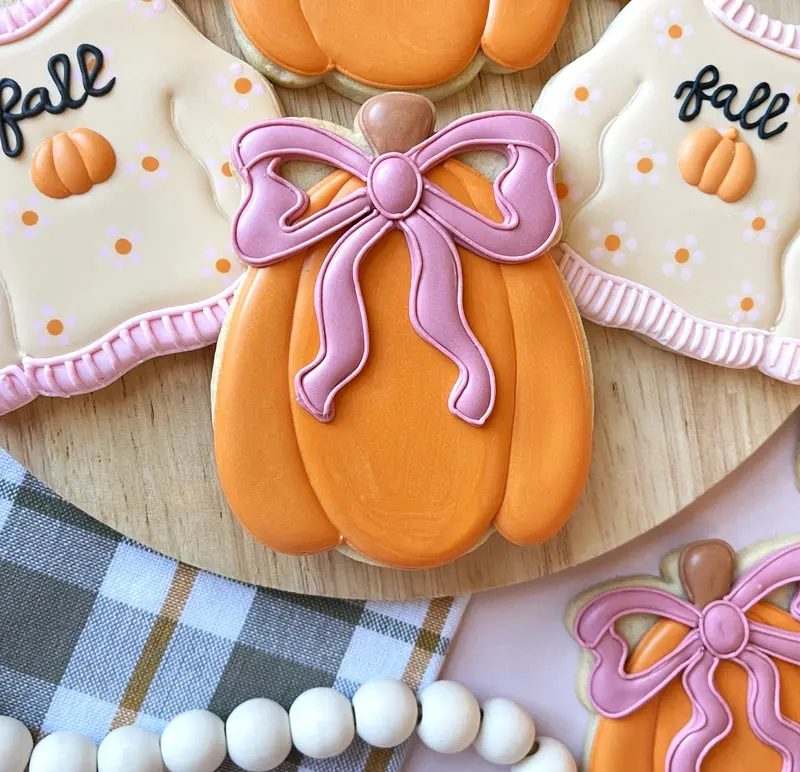 Bow-Topped Pumpkin Cookie Cutter For Holiday Decor 1