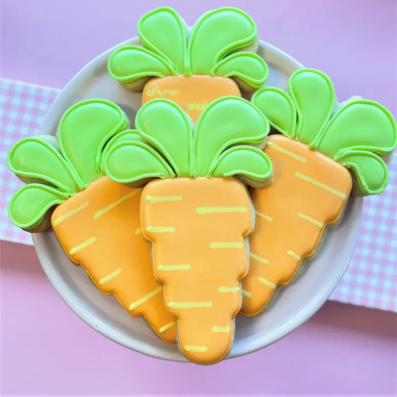 Playful Floppy Carrot Cookie Cutter 1
