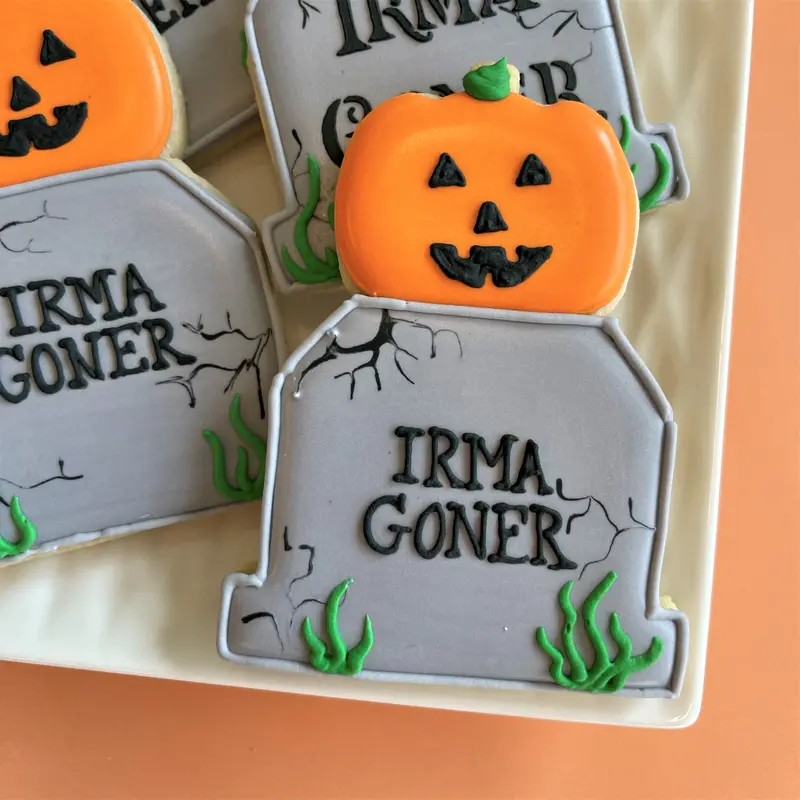 Pumpkin-On-Tombstone Halloween Cookie Cutter 1