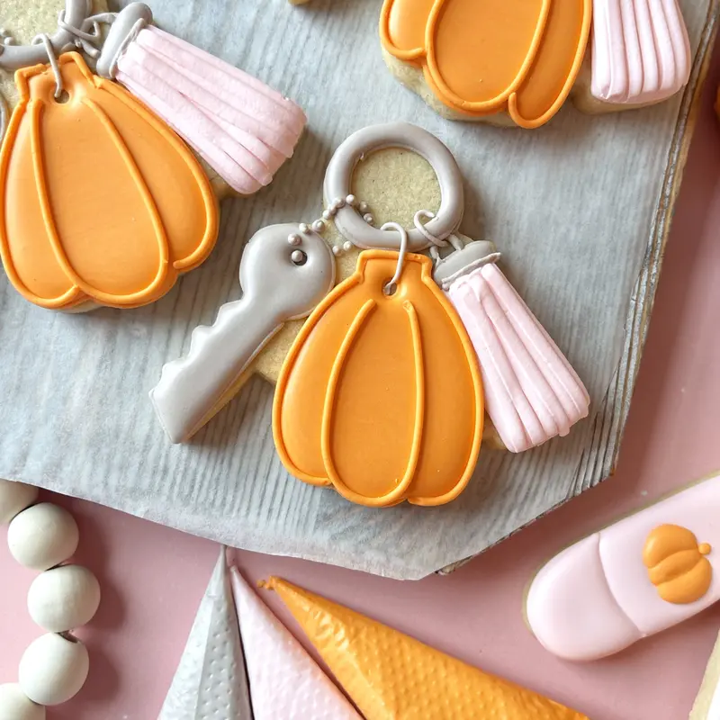 Pumpkin-Shaped Keychain Cookie Cutter 1